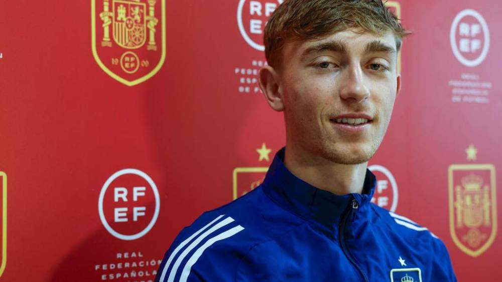 Dean Huijsen durante su primera convocatoria con la Selección absoluta. Dean Huijsen durante su primera convocatoria con la Selección absoluta.