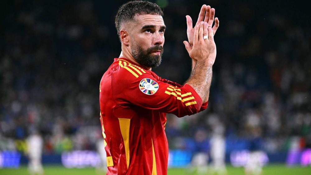 Dani Carvajal aplaudiendo con la Selección de España Dani Carvajal aplaudiendo con la Selección de España