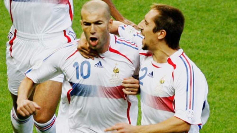 Zinedine Zidane y Franck Ribéry, en un partido con la Selección francesa. Zinedine Zidane y Franck Ribéry, en un partido con la Selección francesa.