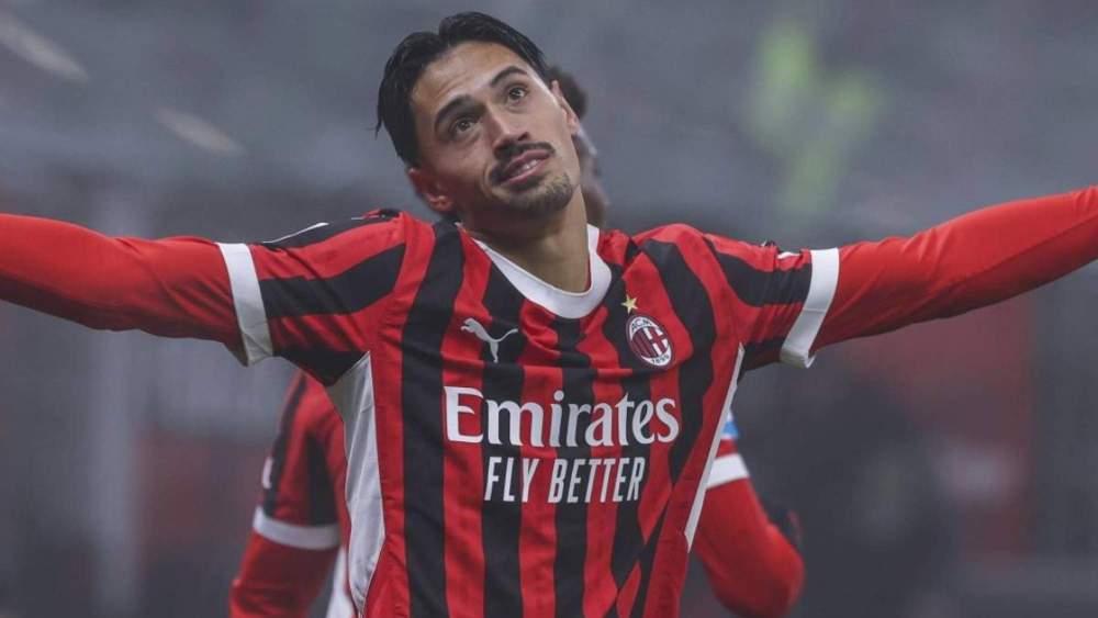 Tijjani Reijnders durante un partido con el AC Milan