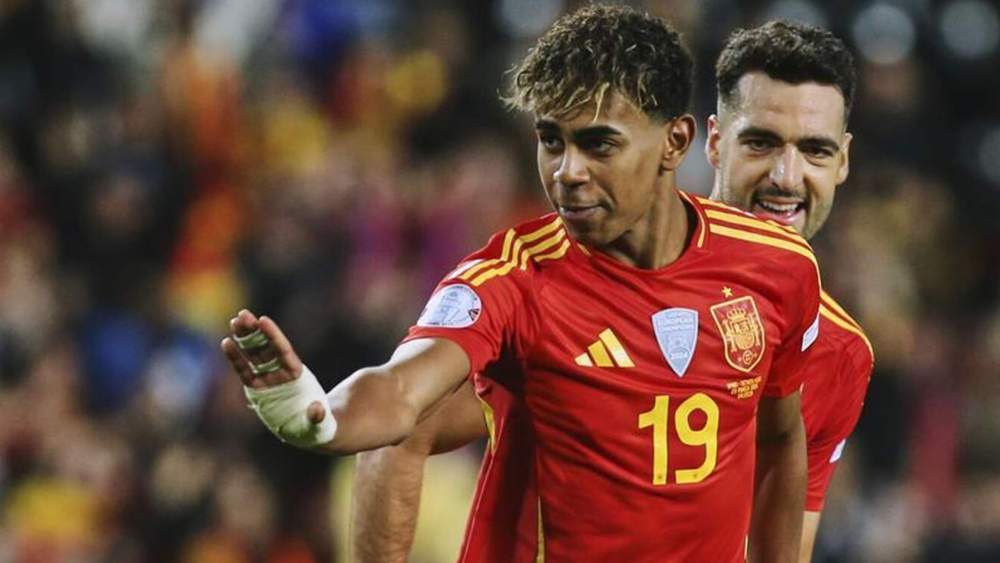 Lamine Yamal celebrando su gol contra Holanda. 