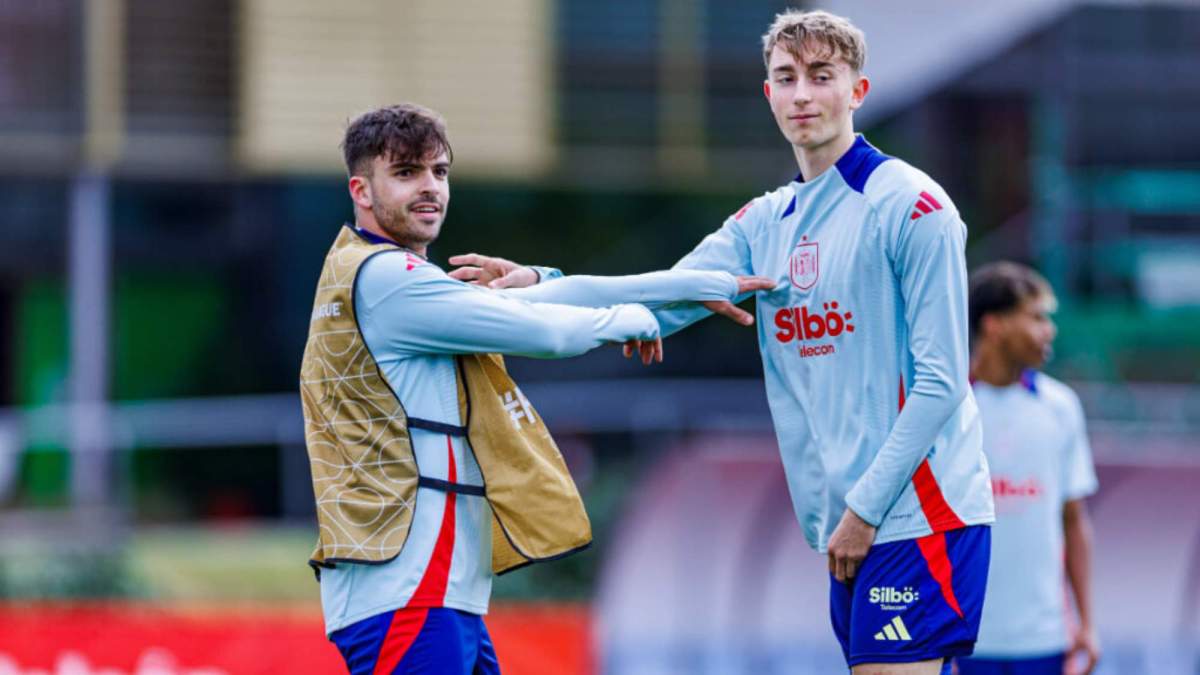 Raúl Asencio y Dean Huijsen, en un entrenamiento reciente con la Selección española. Raúl Asencio y Dean Huijsen, en un entrenamiento reciente con la Selección española.