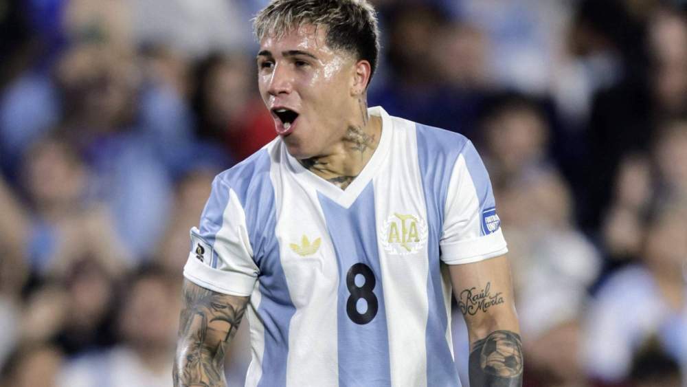 Enzo Fernández quiere jugar en el Real Madrid y habría rechazo al Atlético. Enzo Fernández quiere jugar en el Real Madrid y habría rechazo al Atlético.