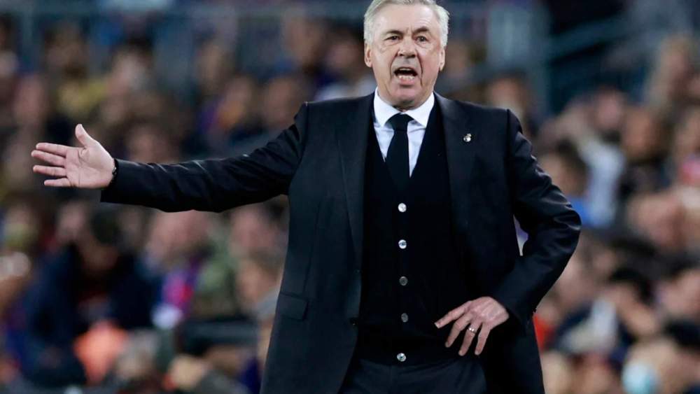 Carlo Ancelotti, dando instrucciones a sus jugadores. Carlo Ancelotti, dando instrucciones a sus jugadores.