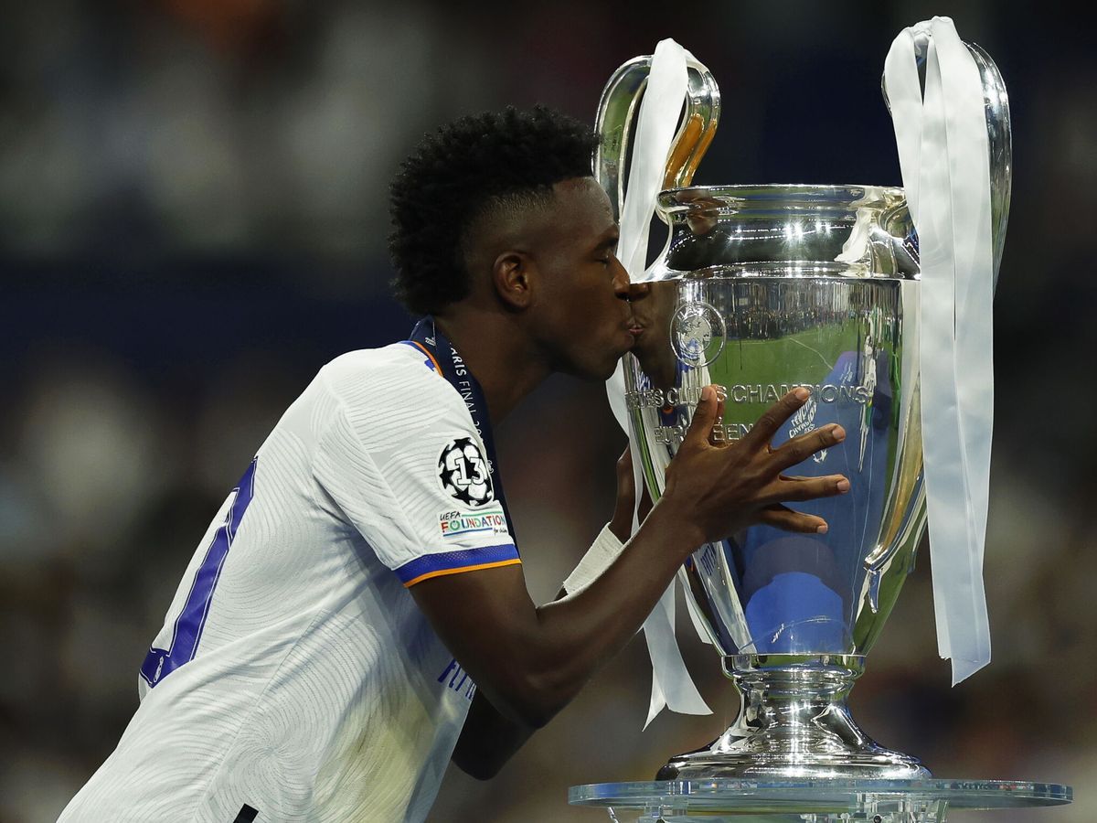 Vinicius Junior besa su primera Liga de Campeones