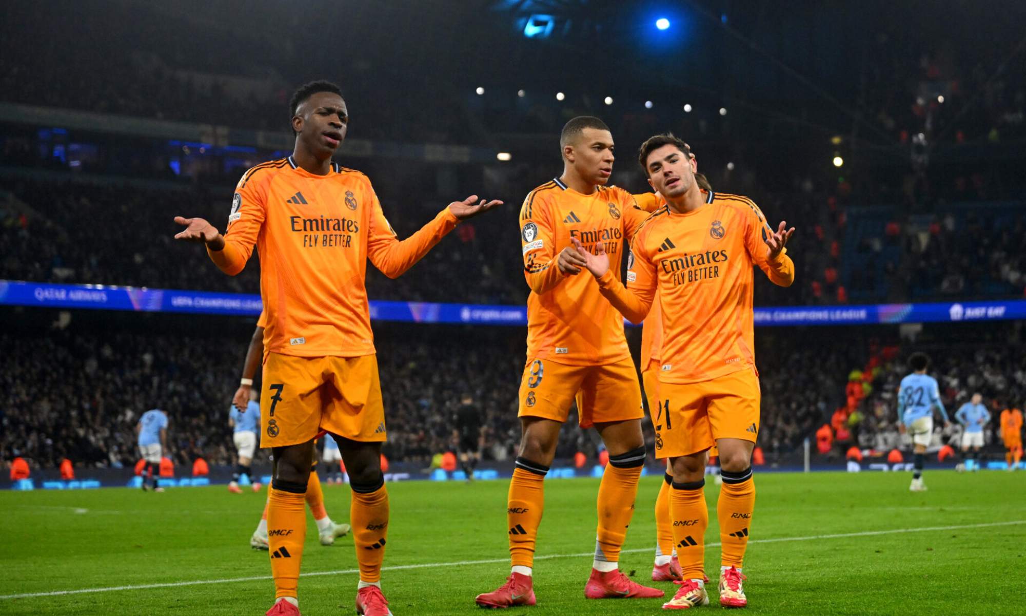 Vinicius, Kylian Mbappé y Brahim Díaz, celebran un gol del Real Madrid en un partido de Champions. Vinicius, Kylian Mbappé y Brahim Díaz, celebran un gol del Real Madrid en un partido de Champions.