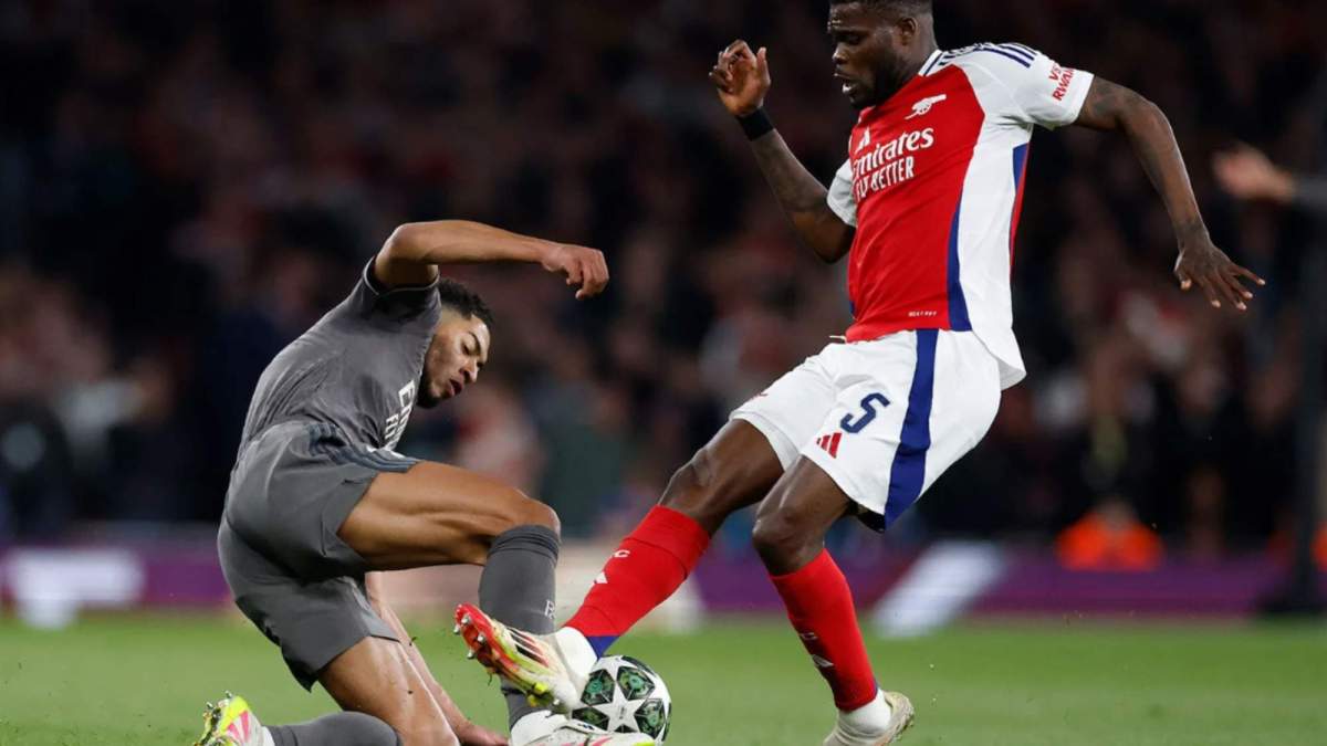 Bellingham durante el partido en el Emirates Stadium Bellingham durante el partido en el Emirates Stadium