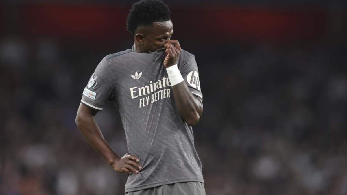 Vinicius lamentándose del partido contra el Arsenal Vinicius lamentándose del partido contra el Arsenal