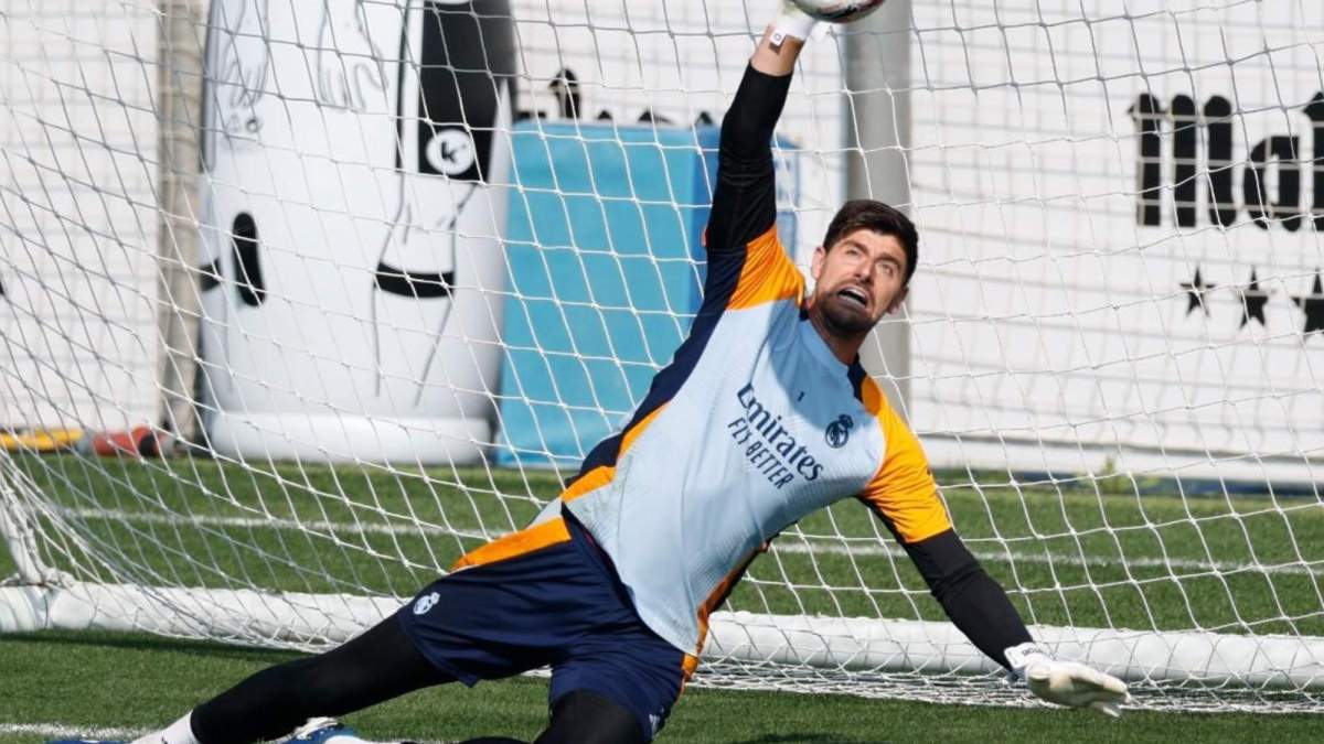 Courtois durante un entrenamiento Courtois durante un entrenamiento