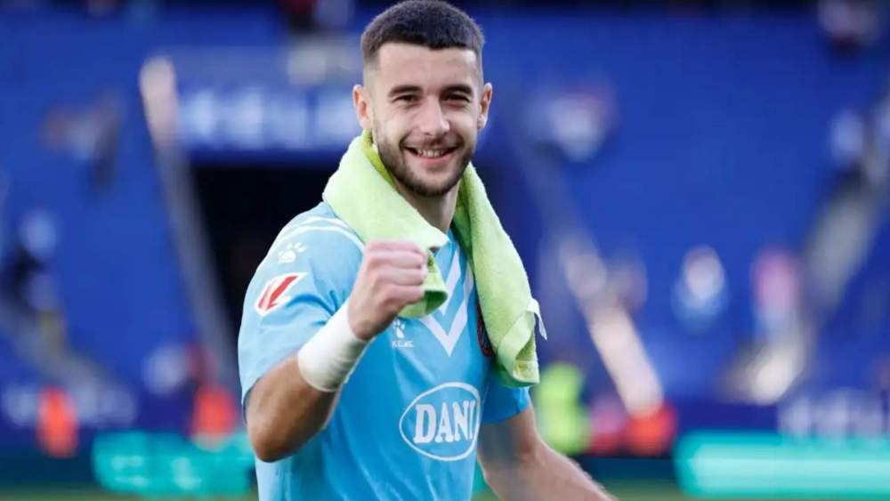 El Real Madrid sigue de cerca a Joan García, pero no ha presentado ninguna oferta por el meta del Espanyol: la prioridad es que siga Lunin. El Real Madrid sigue de cerca a Joan García, pero no ha presentado ninguna oferta por el meta del Espanyol: la prioridad es que siga Lunin.