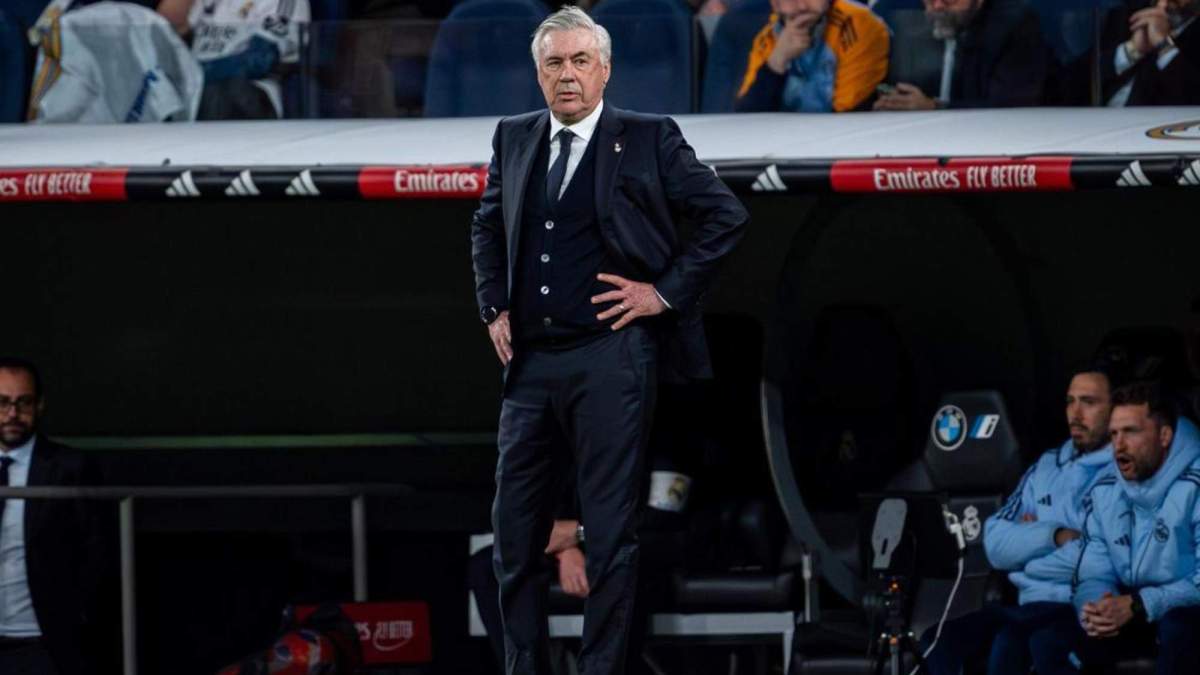 Carlo Ancelotti, en el banquillo del Santiago Bernabéu durante un partido de esta temporada. Carlo Ancelotti, en el banquillo del Santiago Bernabéu durante un partido de esta temporada.