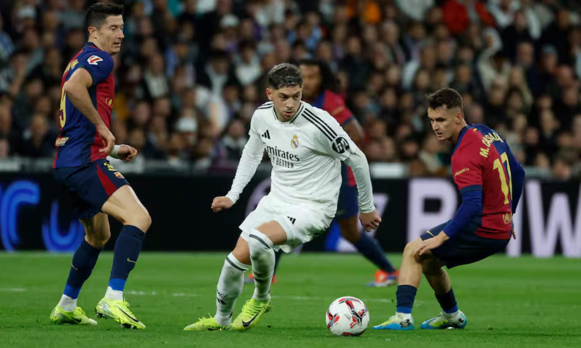 Fede Valverde, en un partido reciente entre el Real Madrid y el Barcelona.