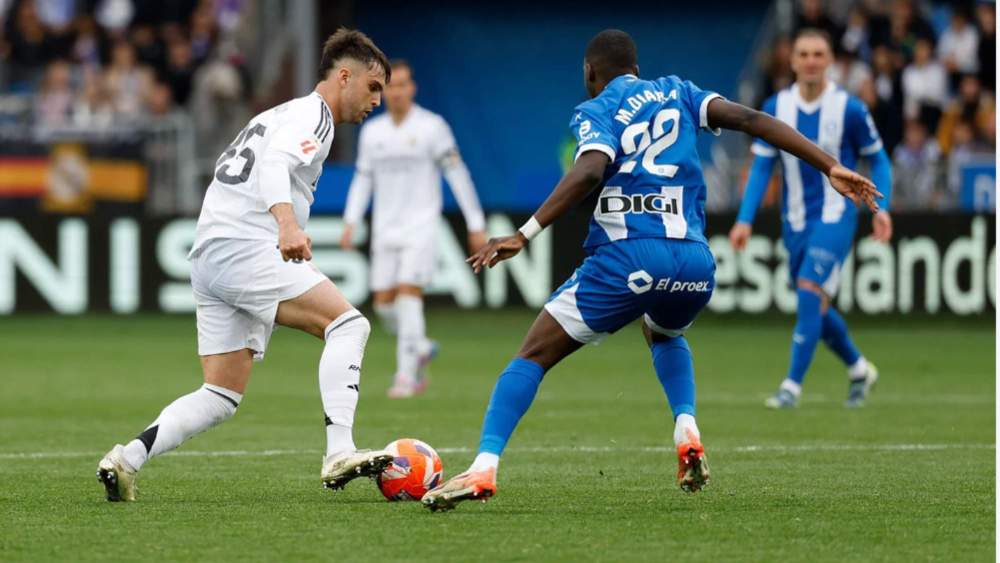 Raúl Asencio durante el partido ante el Alavés Raúl Asencio durante el partido ante el Alavés