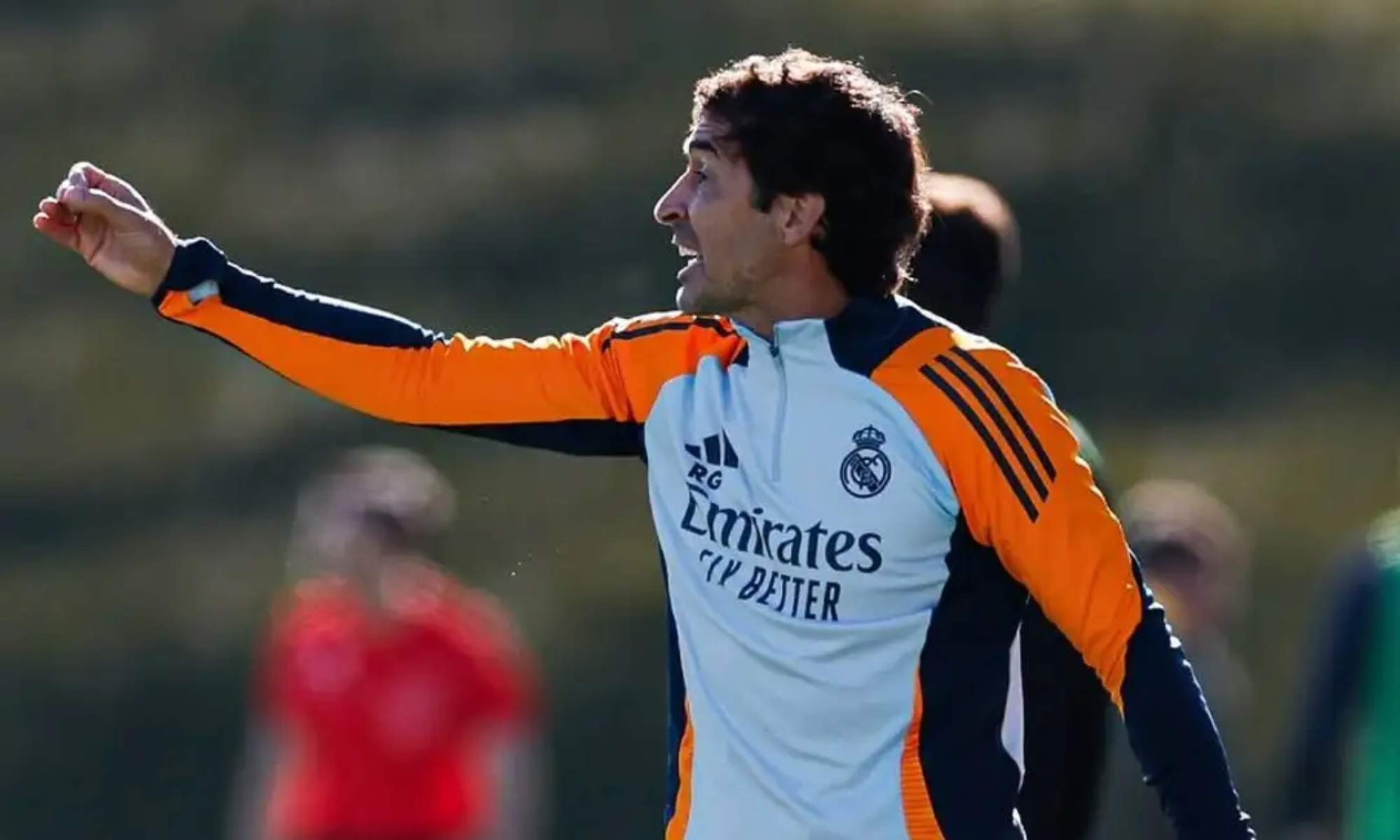 Raúl González, dirigiendo al Castilla durante un partido de esta temporada. Raúl González, dirigiendo al Castilla durante un partido de esta temporada.