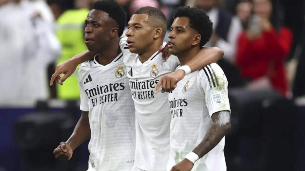 Vinicius Junior, Kylian Mbappé y Rodrygo Goes, celebrando un gol con el Real Madrid durante un partido de esta temporada. Vinicius Junior, Kylian Mbappé y Rodrygo Goes, celebrando un gol con el Real Madrid durante un partido de esta temporada.