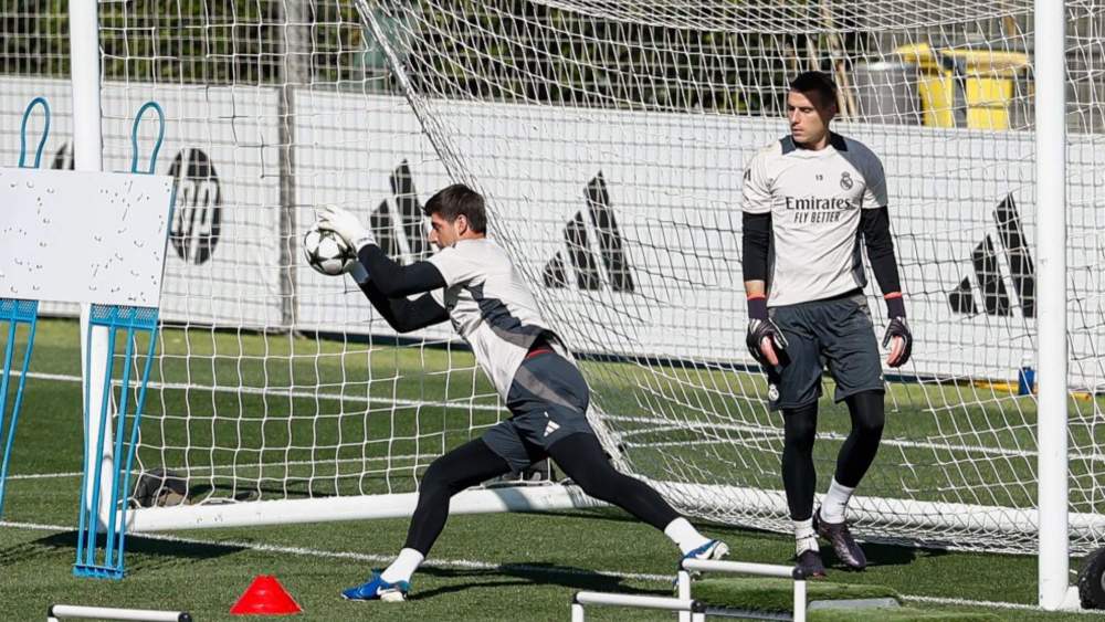 Thibaut Courtois y Andriy Lunin, en una imagen de archivo del Real Madrid, entrenan en Valdebebas. Thibaut Courtois y Andriy Lunin, en una imagen de archivo del Real Madrid, entrenan en Valdebebas.