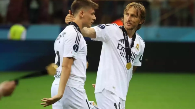 Güler junto a Modric Güler junto a Modric