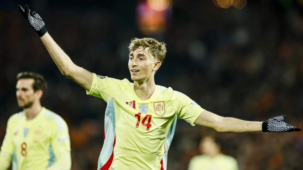 Dean Huijsen, en un partido reciente de la Selección española. Dean Huijsen, en un partido reciente de la Selección española.