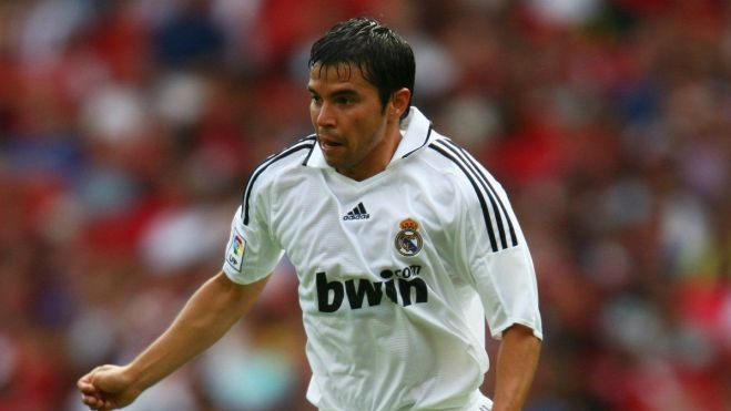 Javier Saviola en un partido con el Real Madrid