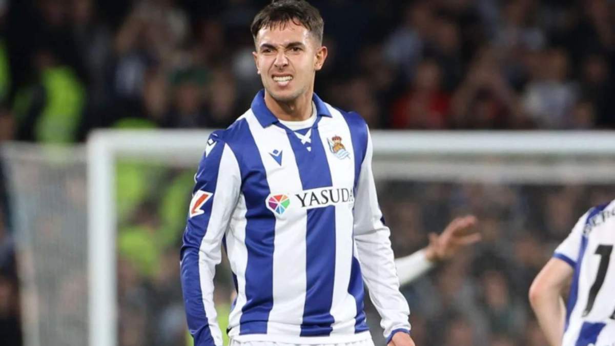 Martín Zubimendi, durante un partido con la Real Sociedad en esta temporada, apunta al Arsenal.