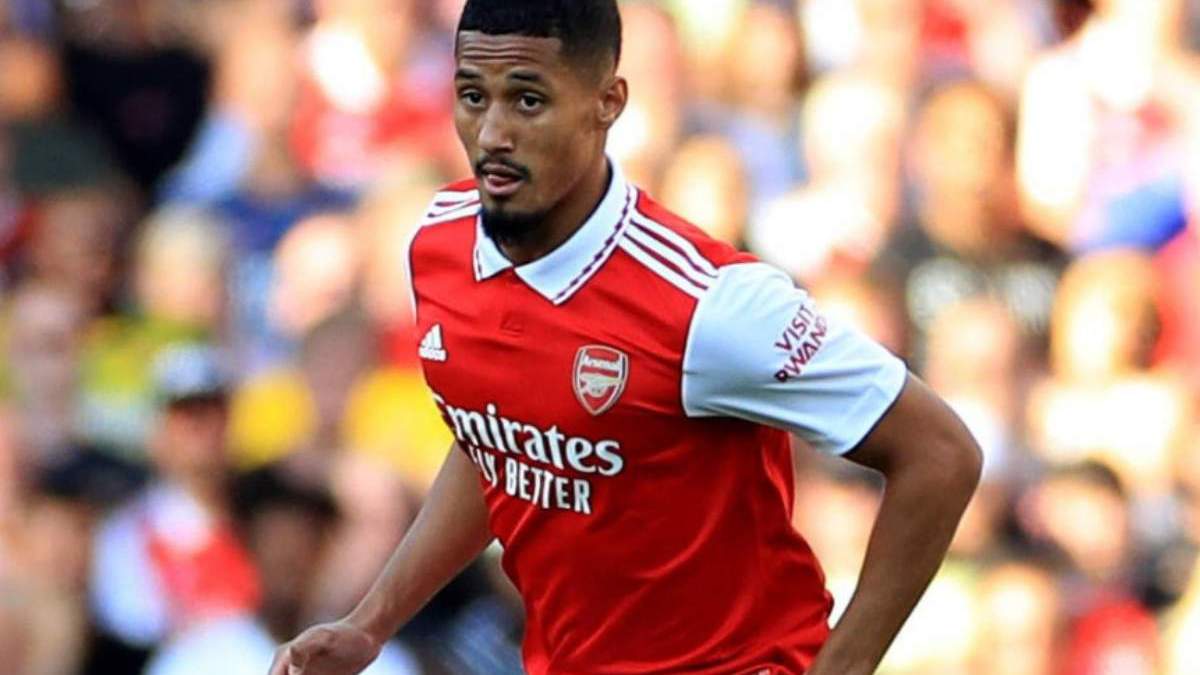 Saliba en un partido con el Arsenal Saliba en un partido con el Arsenal