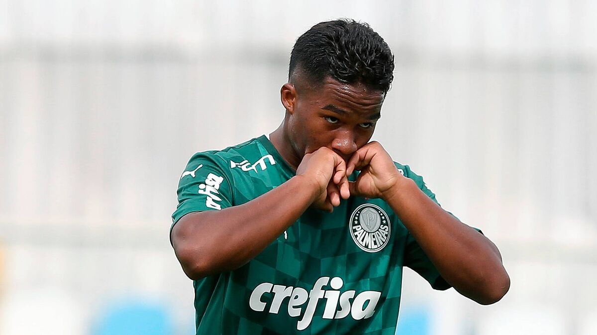 Endrick Felipe con Palmeiras celebrando un gol 