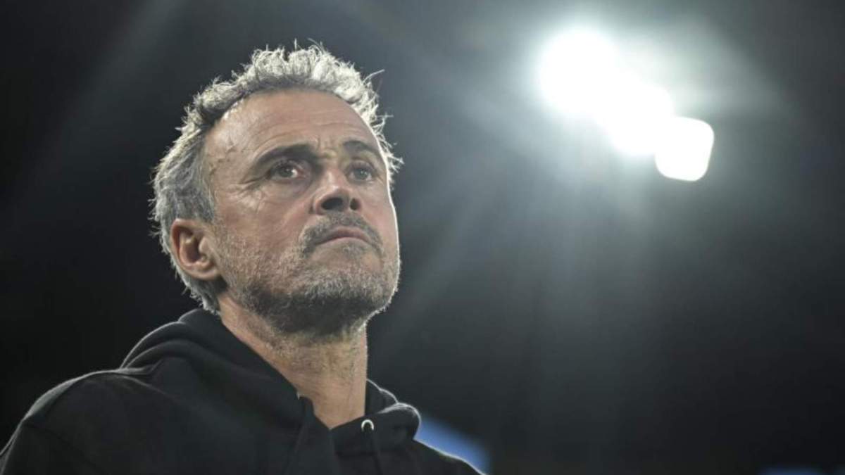 Luis Enrique, con rostro serio, durante el último partido del PSG en la Ligue 1, en el que se acordó del Clásico de este domingo entre el Barça y el Real Madrid. Luis Enrique, con rostro serio, durante el último partido del PSG en la Ligue 1, en el que se acordó del Clásico de este domingo entre el Barça y el Real Madrid.