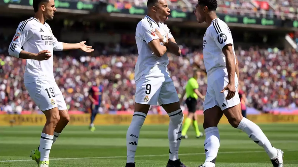 Mbappé festejando un tanto en Montjuic Mbappé festejando un tanto en Montjuic