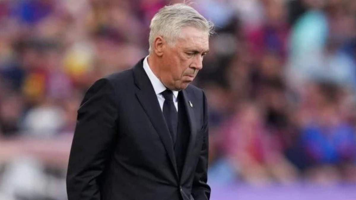 Ancelotti durante el Clásico en Montjuic