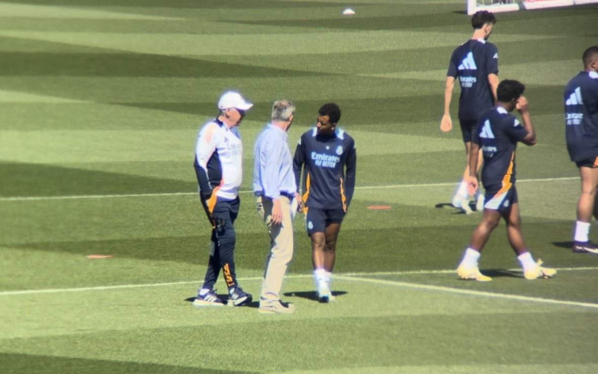 Rodrygo en el momento de abandonar el entrenamiento