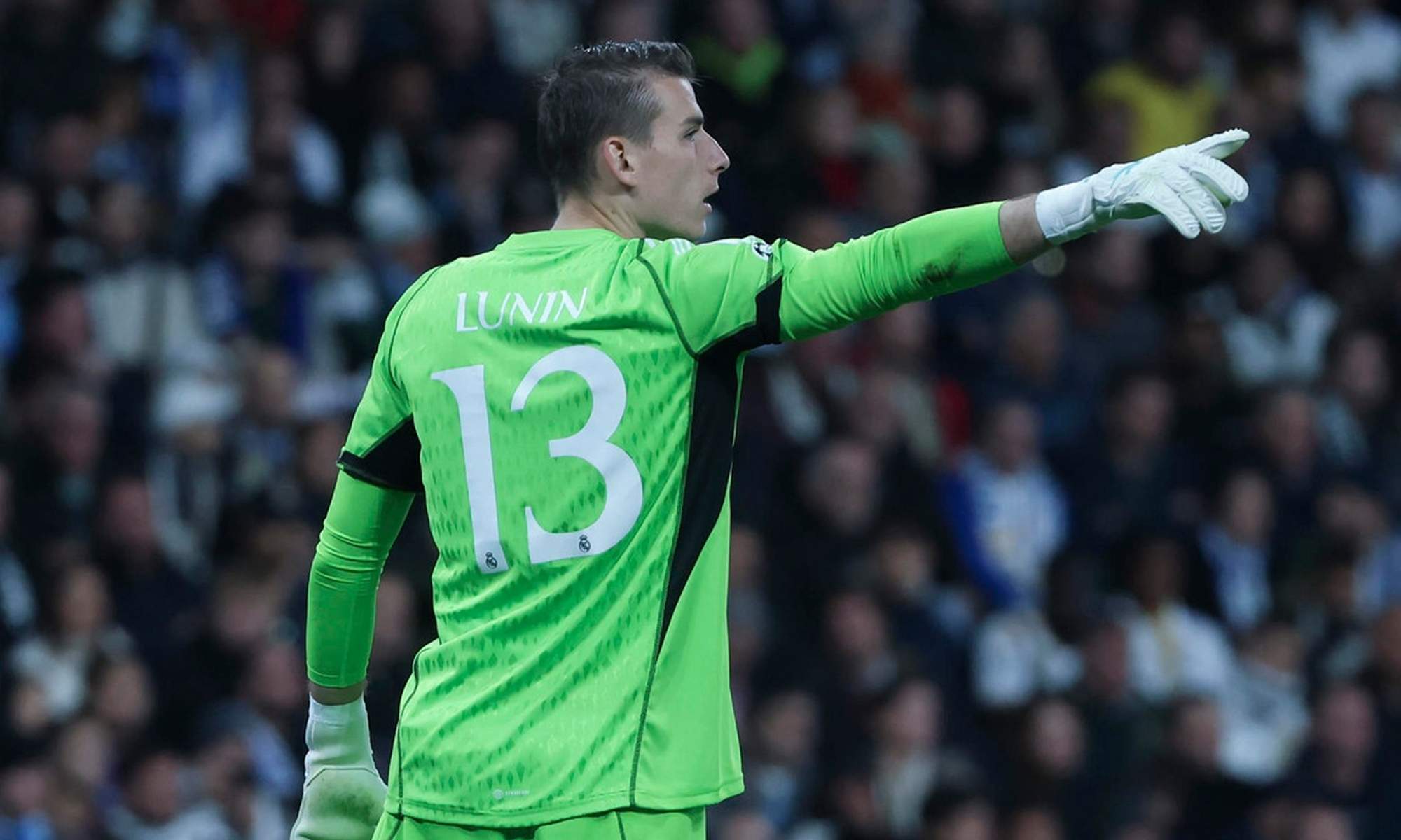 Andriy Lunin durante un partido con el Real Madrid.