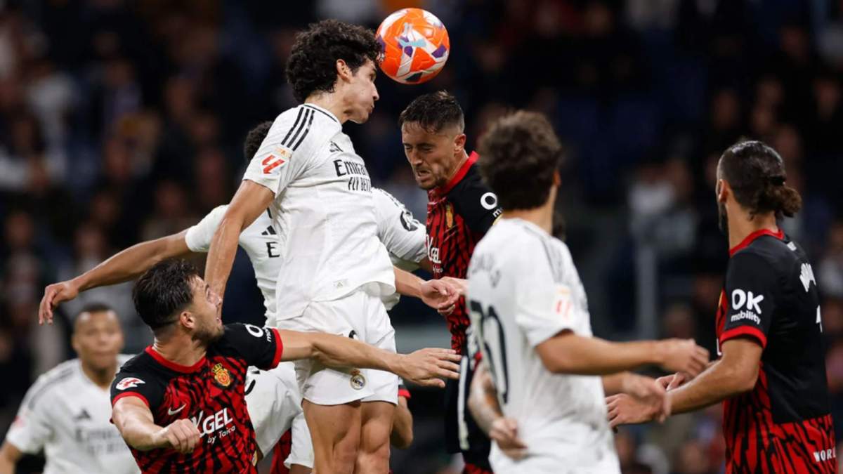 Vallejo en una intervención durante el partido ante el Mallorca Vallejo en una intervención durante el partido ante el Mallorca