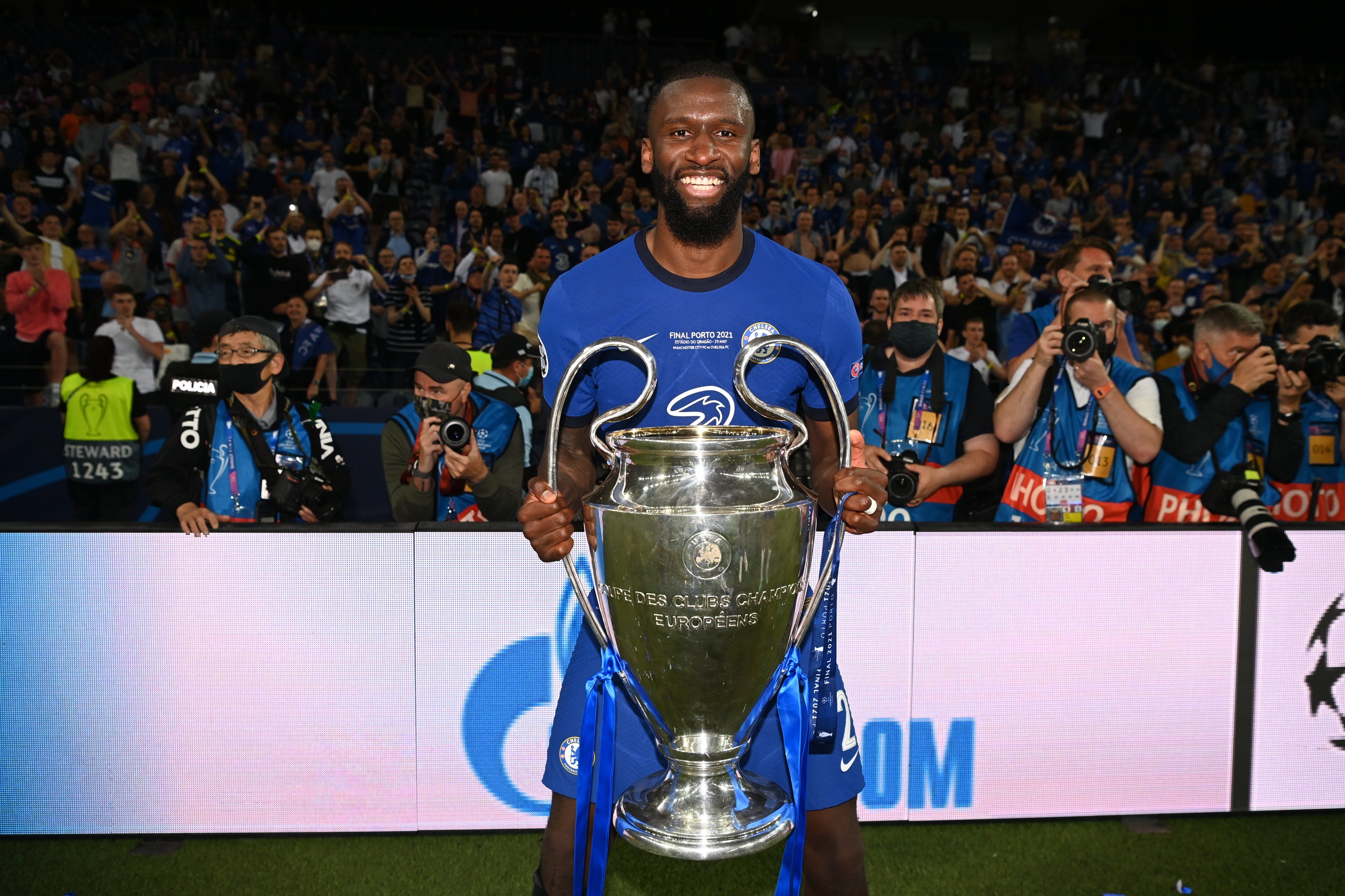 Antonio Rüdiger fue campeón de Europa con el Chelsea en 2021