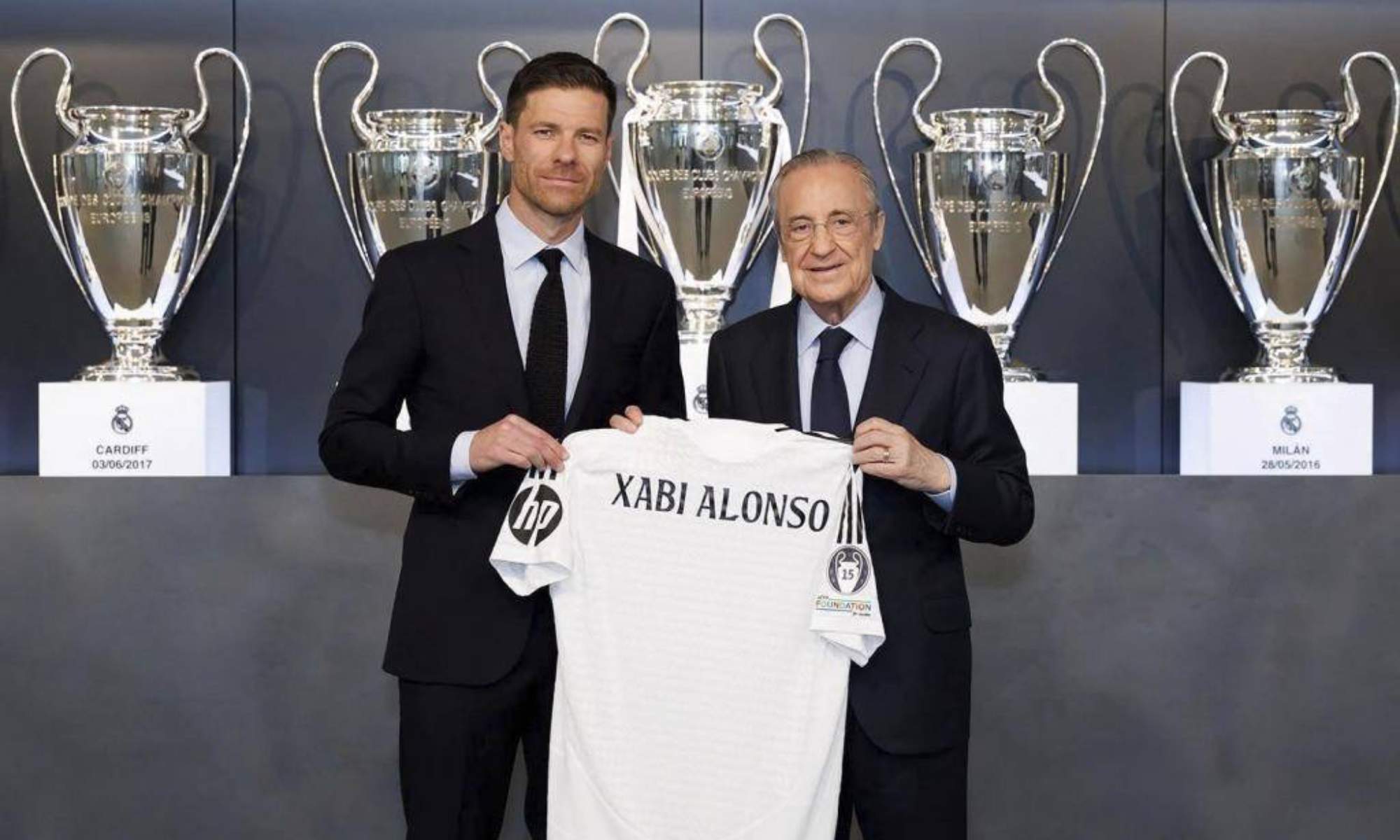 Xabi Alonso y Florentino Pérez, este lunes, cuando se presentó al vasco como entrenador del primer equipo del Real Madrid.