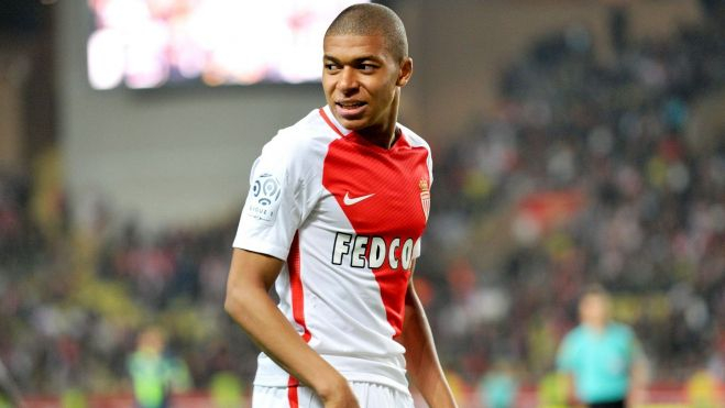 Mbappé debutó con el Mónaco siendo menor de edad Mbappé debutó con el Mónaco siendo menor de edad