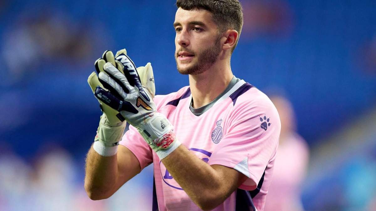 Joan García con el Espanyol esta temporada aplaudiendo