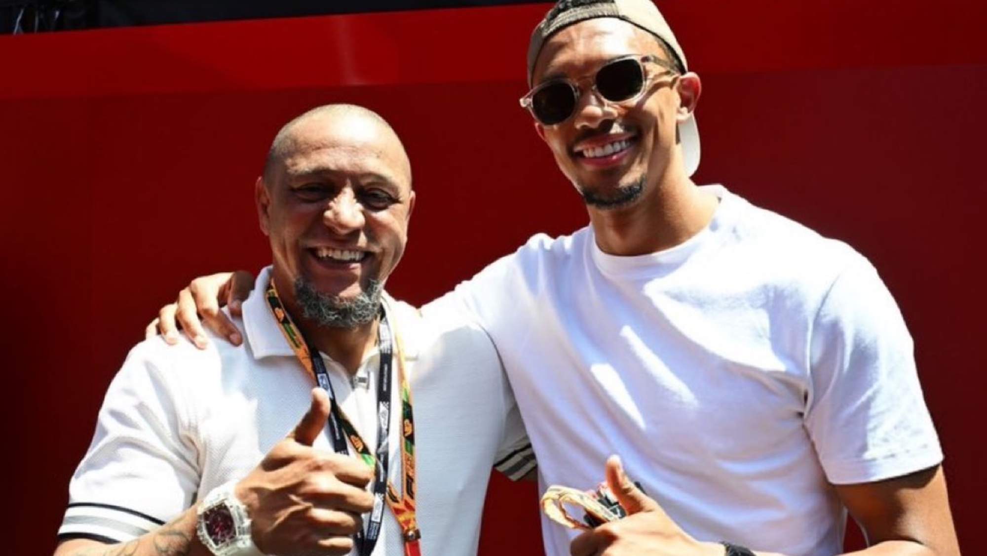 Alexander-Arnold aparece por sorpresa para ver la Fórmula 1 y es preguntado por el Real Madrid. Alexander-Arnold aparece por sorpresa para ver la Fórmula 1 y es preguntado por el Real Madrid.