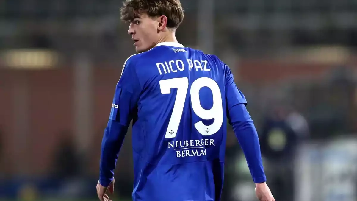 Nico Paz durante un partido con el Como