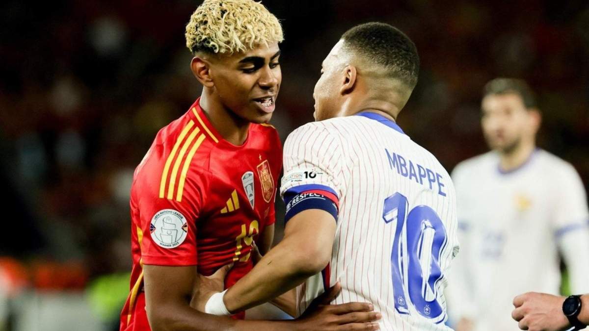 Lamine Yamal y Kylian Mbappé, durante el partido de este jueves entre España y Francia.