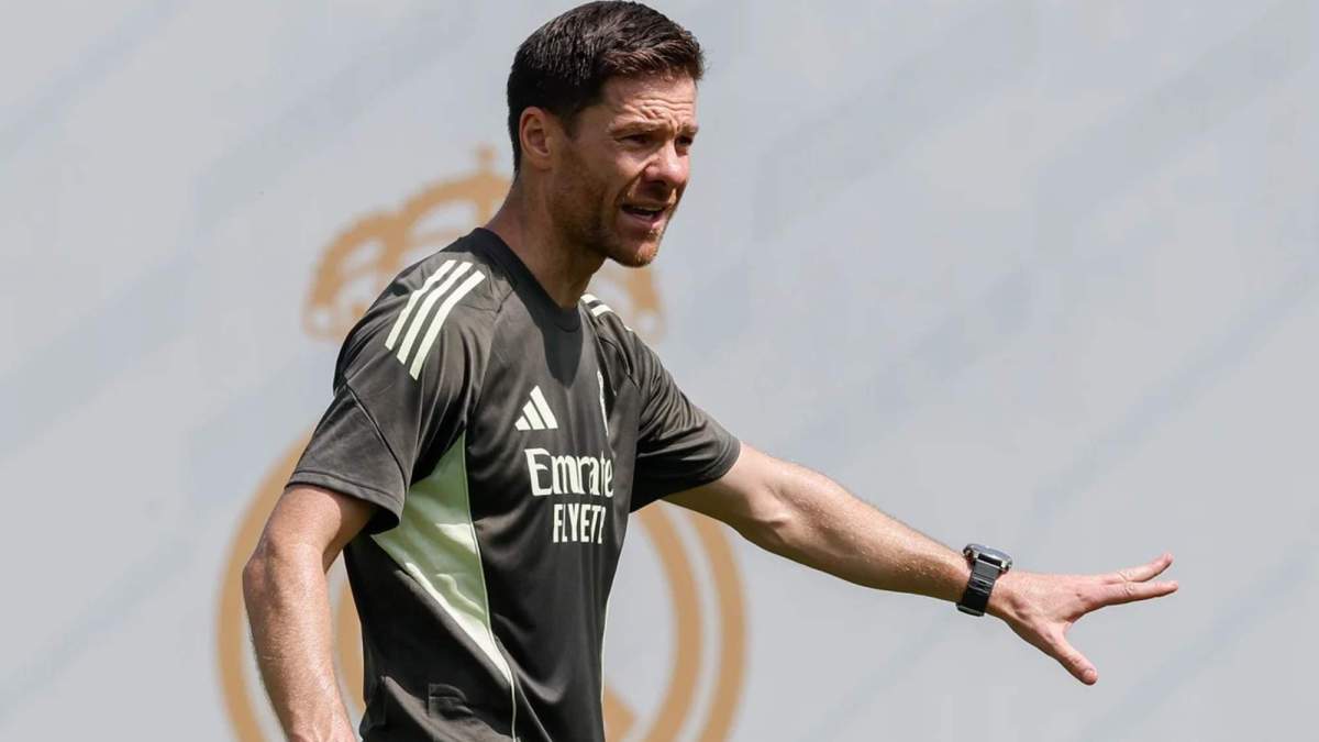 Xabi Alonso ha dirigido su primer entrenamiento en Valdebebas este lunes. Xabi Alonso ha dirigido su primer entrenamiento en Valdebebas este lunes.