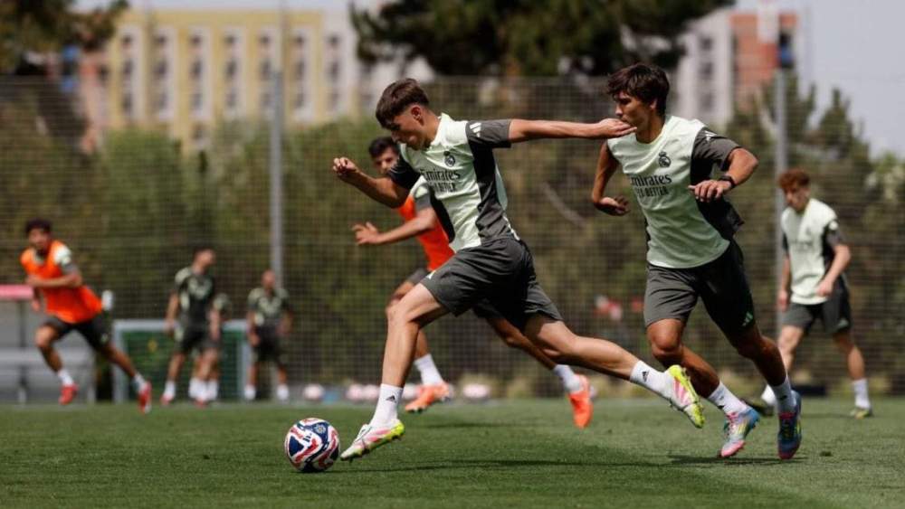 Diego Aguado entrenando con el Primer Equipo Diego Aguado entrenando con el Primer Equipo