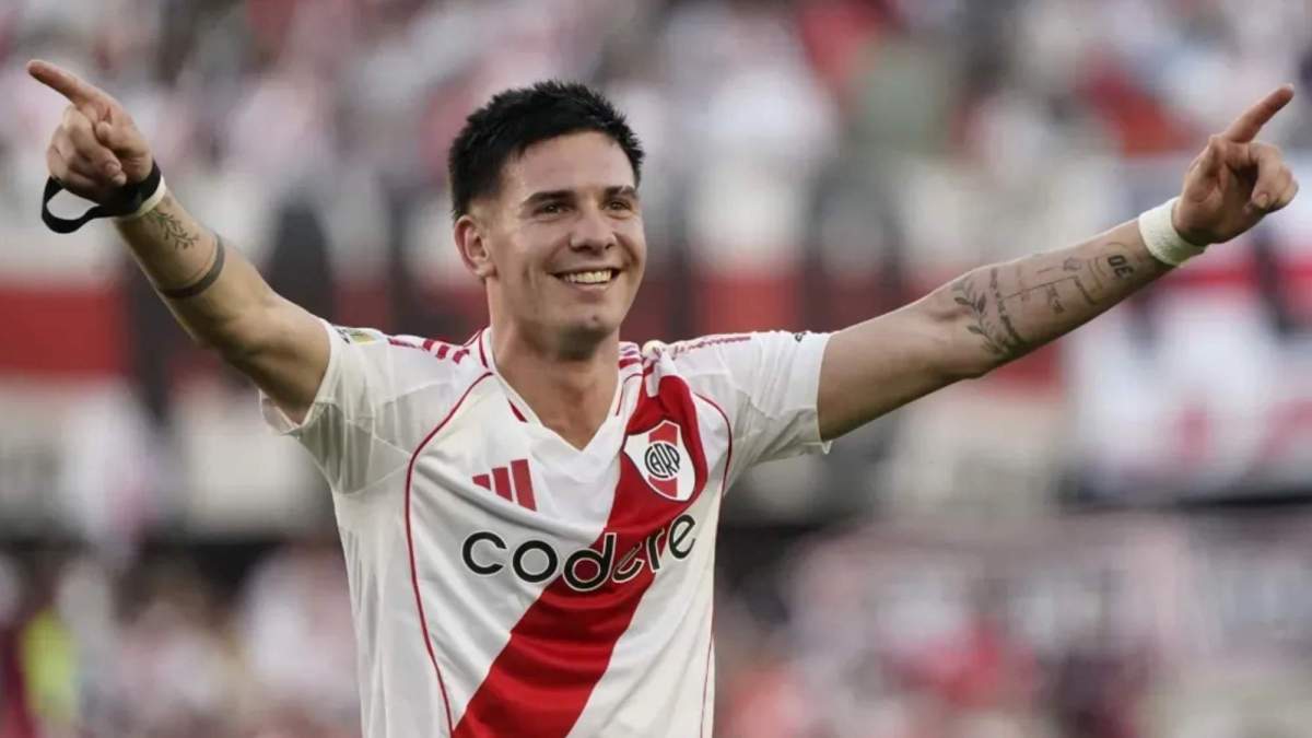 Franco Mastantuono, celebrando un gol con River Plate durante un encuentro reciente.