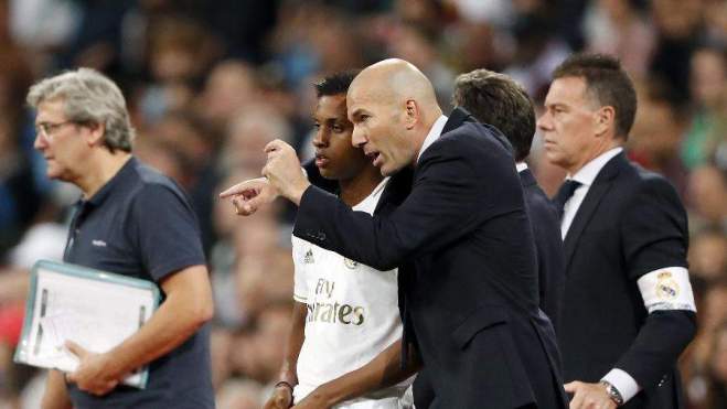 zidane conversa com rodrygo antes de o brasileiro entrar em campo pelo real madrid 1572619604375 v2 900x506 zidane conversa com rodrygo antes de o brasileiro entrar em campo pelo real madrid 1572619604375 v2 900x506