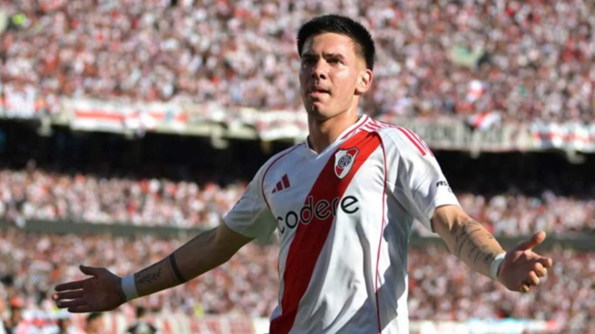 Franco Mastantuono, celebrando un gol con River Plate, es el tercer fichaje del Real Madrid para el próximo curso.