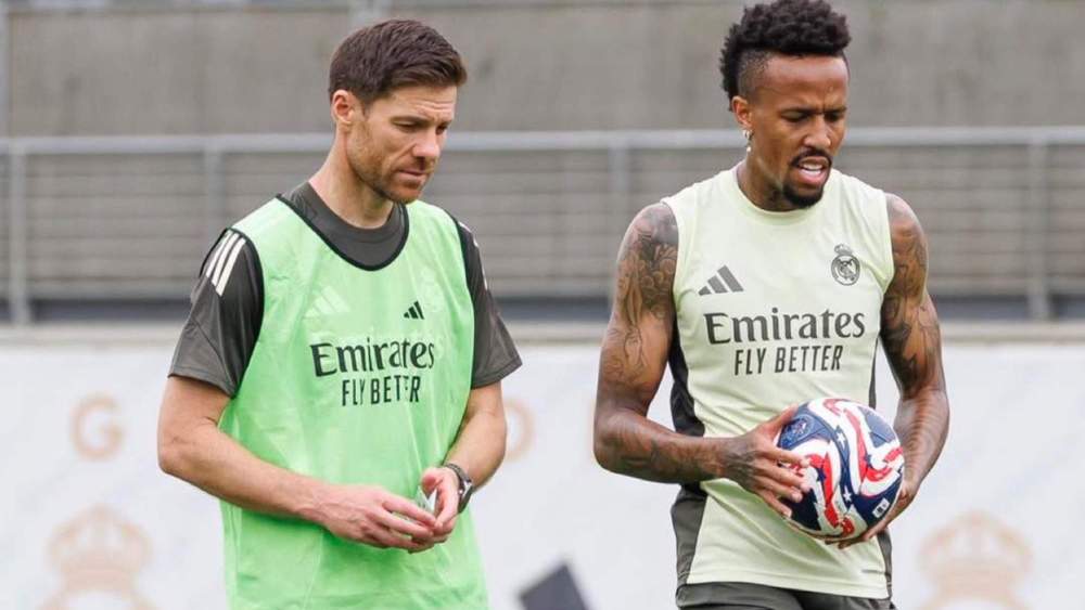 Xabi Alonso y Éder Militao, durante un entrenamiento reciente del Real Madrid. Xabi Alonso y Éder Militao, durante un entrenamiento reciente del Real Madrid.