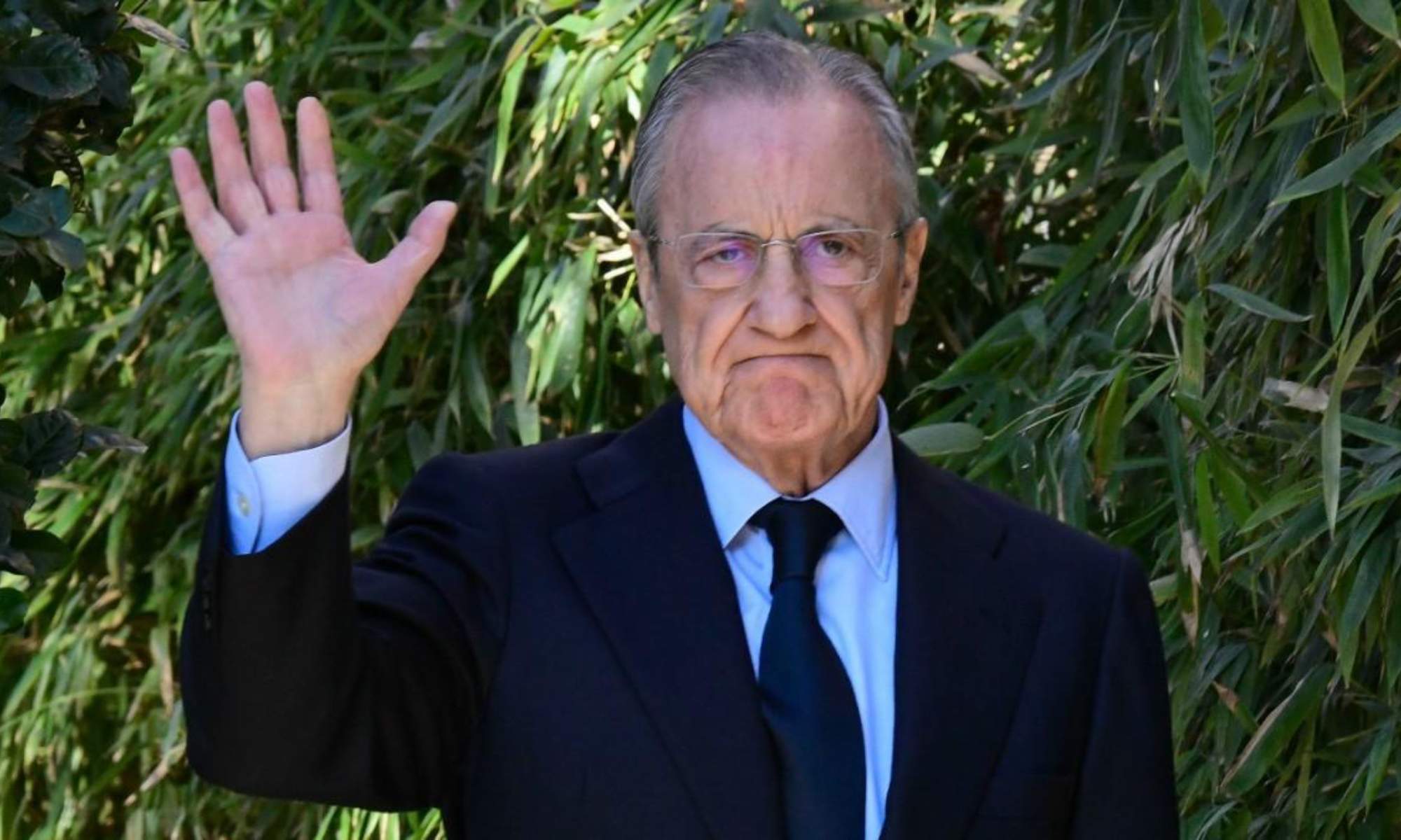 Florentino Pérez está muy pendiente del mercado y el presidente del Real Madrid dice 'adiós' a dos jugadores.