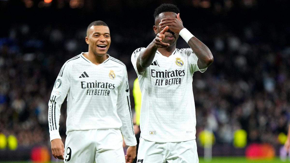 Vinicius celebrando su gol contra el Salzburgo