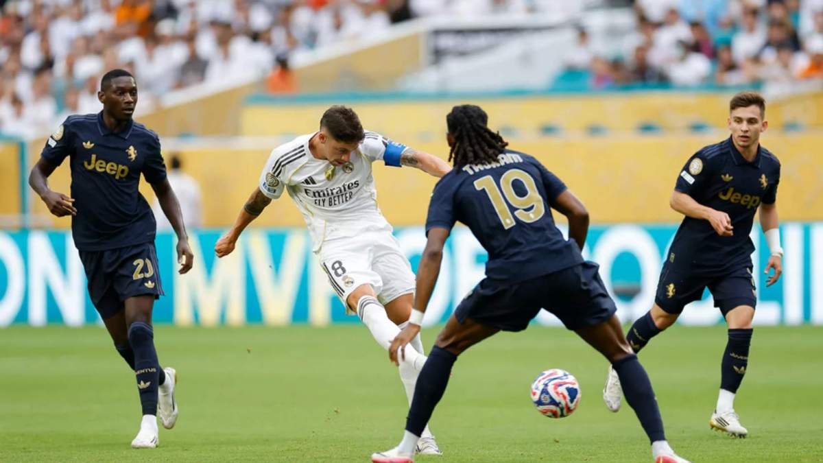 Fede Valverde chutando a portería en el partido ante la Juventus Fede Valverde chutando a portería en el partido ante la Juventus