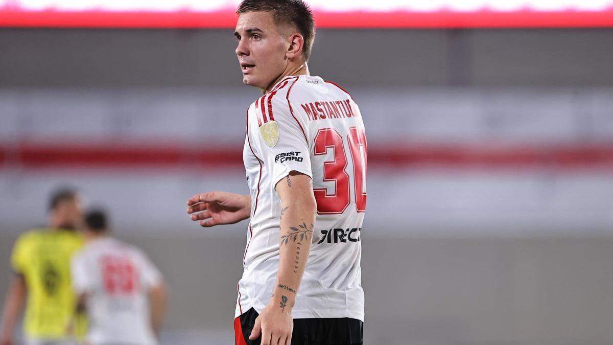 Franco Mastantuono en un partido con River Plate Franco Mastantuono en un partido con River Plate