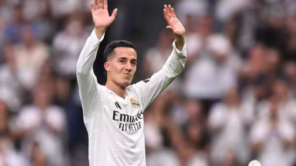 Lucas Vázquez dice 'adios' en el Santiago Bernabéu en su último partido en el templo como madridista, el pasado 24 de mayo.